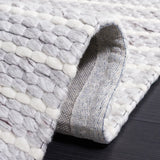 Safavieh Marbella 4'-0" x 6'-0" Rug in Light Grey / Ivory
