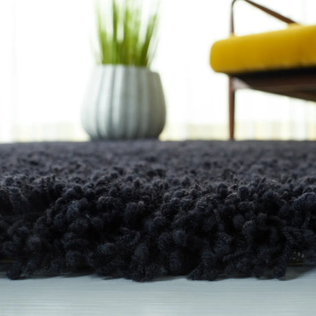 Safavieh Shag 5'-0" x 8'-0" Rug in Black