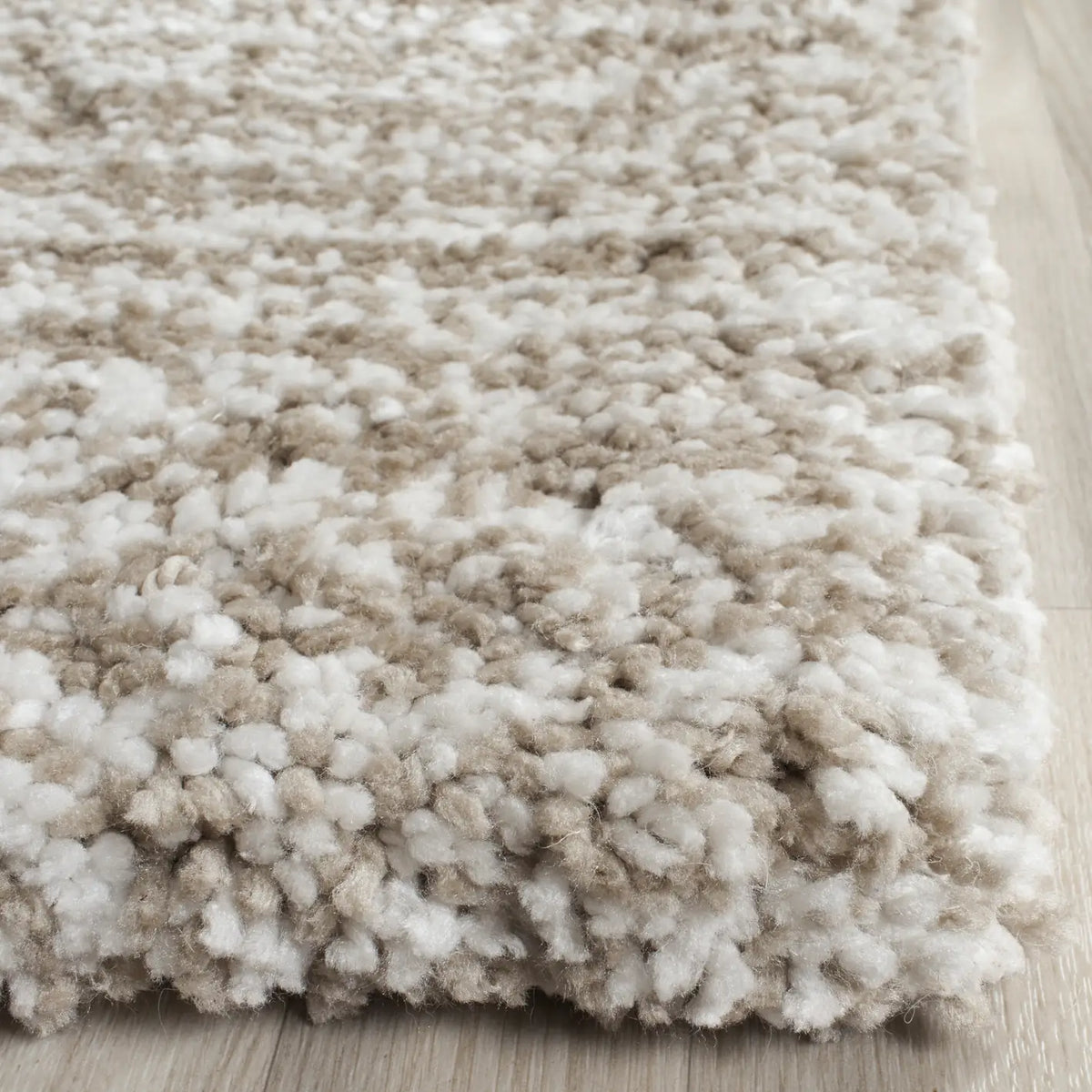 Safavieh Ultimate Shag 6'-0" x 9'-0" Rug in Sand / Ivory