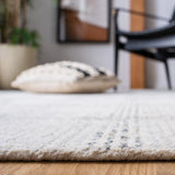 Safavieh Abstract 4'-0" x 6'-0" Rug in Ivory / Gold