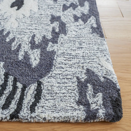 Safavieh Ikat 4'-0" x 6'-0" Rug in Grey / Black