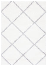 Safavieh Tahoe Shag 4'-0" x 6'-0" Rug in White / Grey
