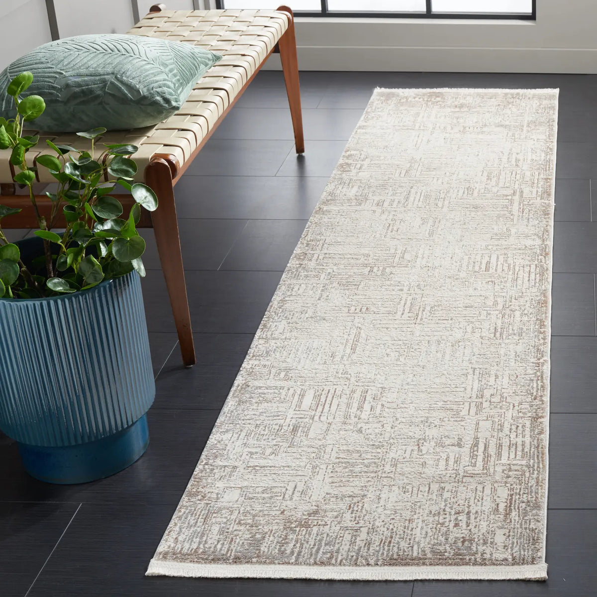 Safavieh Diamond 2'-2" x 8'-0" Rug in Beige / Grey Brown