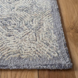 Safavieh Ikat 4'-0" x 6'-0" Rug in Silver