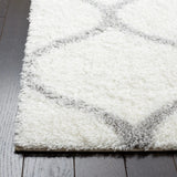 Safavieh Tahoe Shag 4'-0" x 6'-0" Rug in White / Grey
