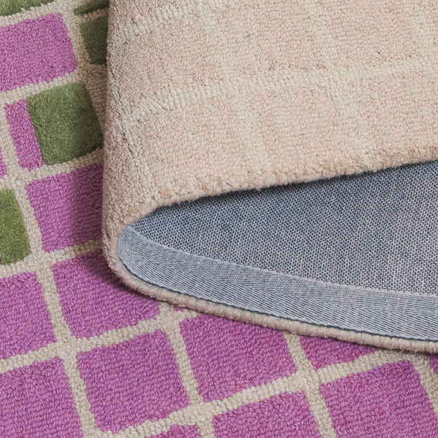Safavieh Genre 4'-0" x 6'-0" Rug in Light Pink / Green