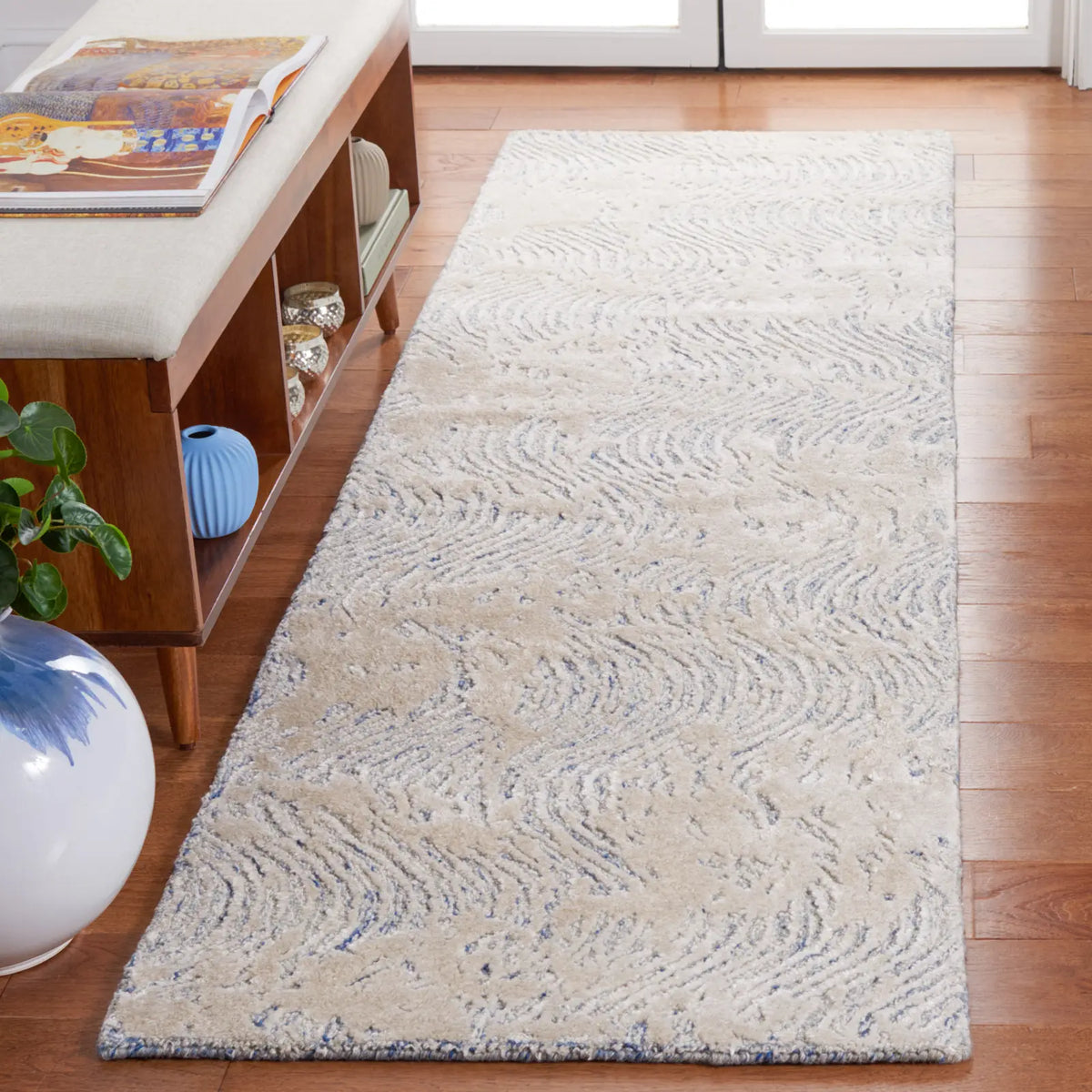 Safavieh Glamour 2'-3" x 8'-0" Rug in Blue / Ivory