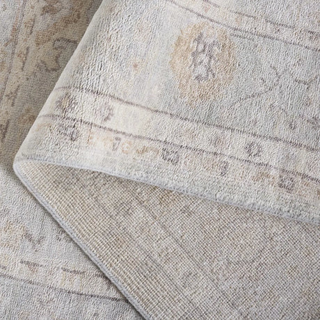 Safavieh Oushak 6'-0" x 9'-0" Rug in Light Grey / Beige