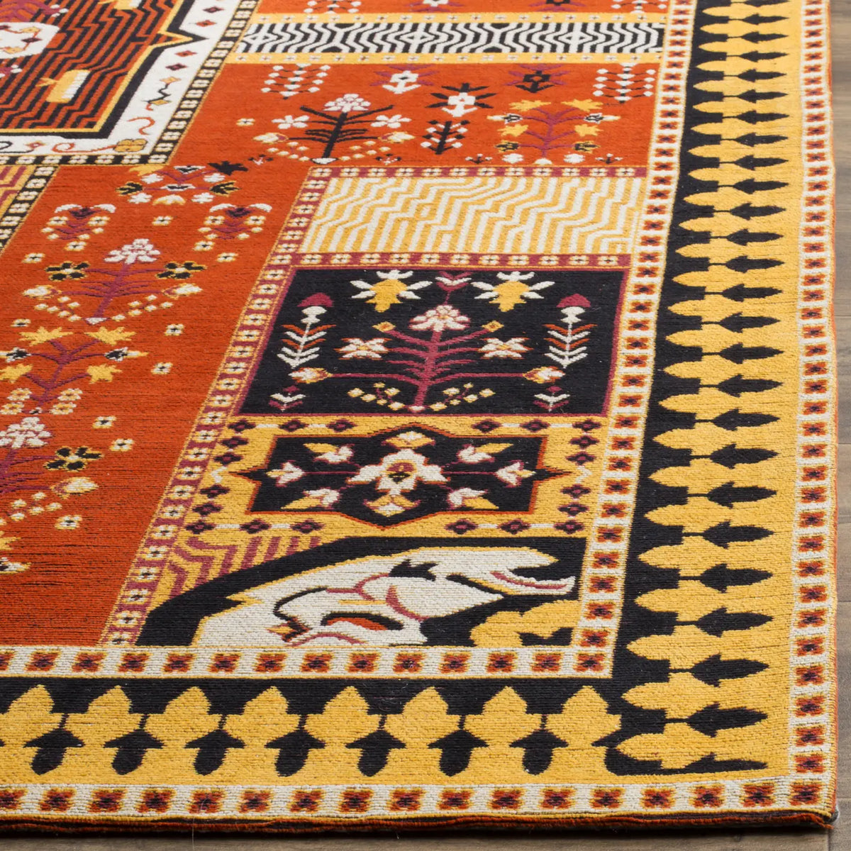 Safavieh Classic Vintage 4'-0" x 6'-0" Rug in Orange / Gold