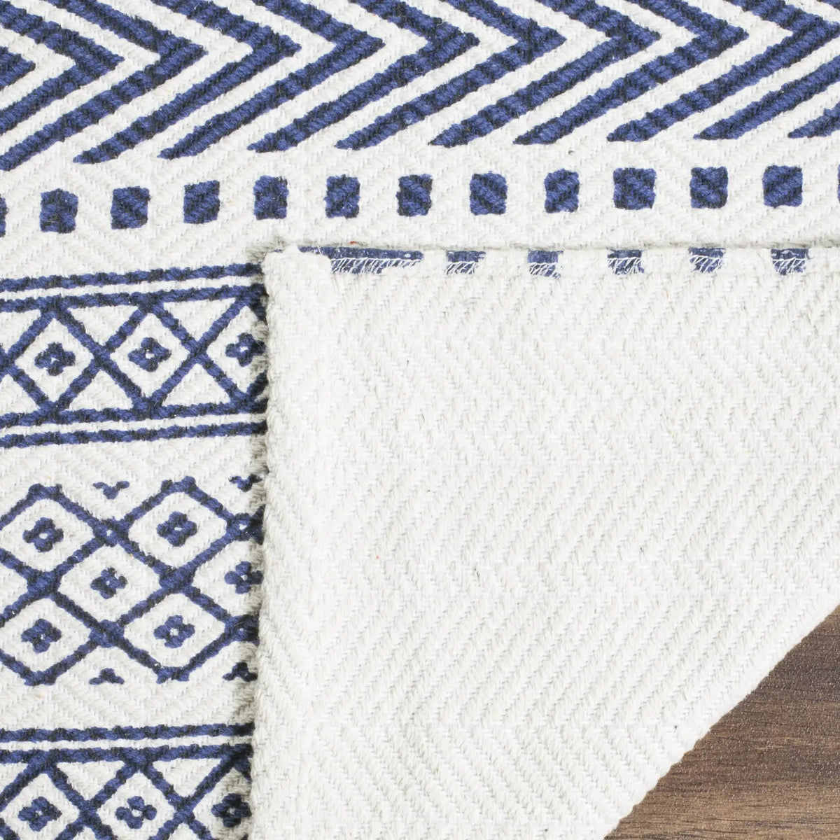 Safavieh Cedar Brook 4'-0" x 6'-0" Rug in Blue