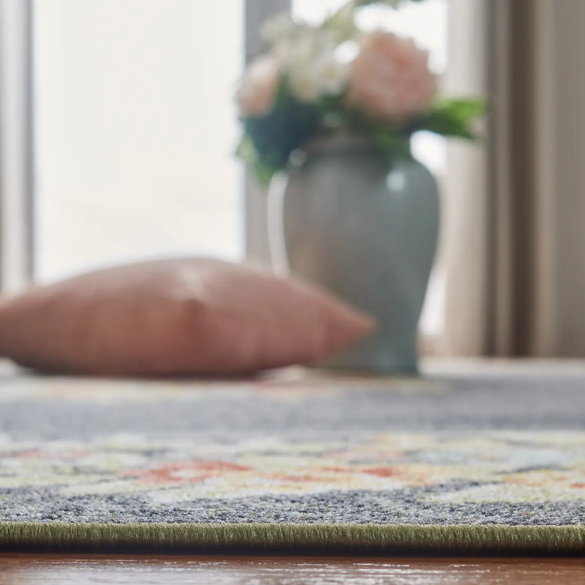 Safavieh Journey 4'-4" x 6'-0" Rug in Grey / Pink