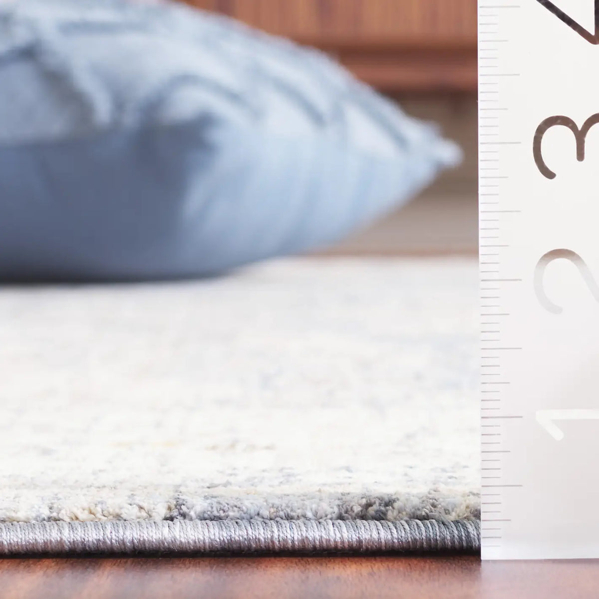 Safavieh Mason 100 4'-0" x 6'-0" Rug in Blue / Grey Beige