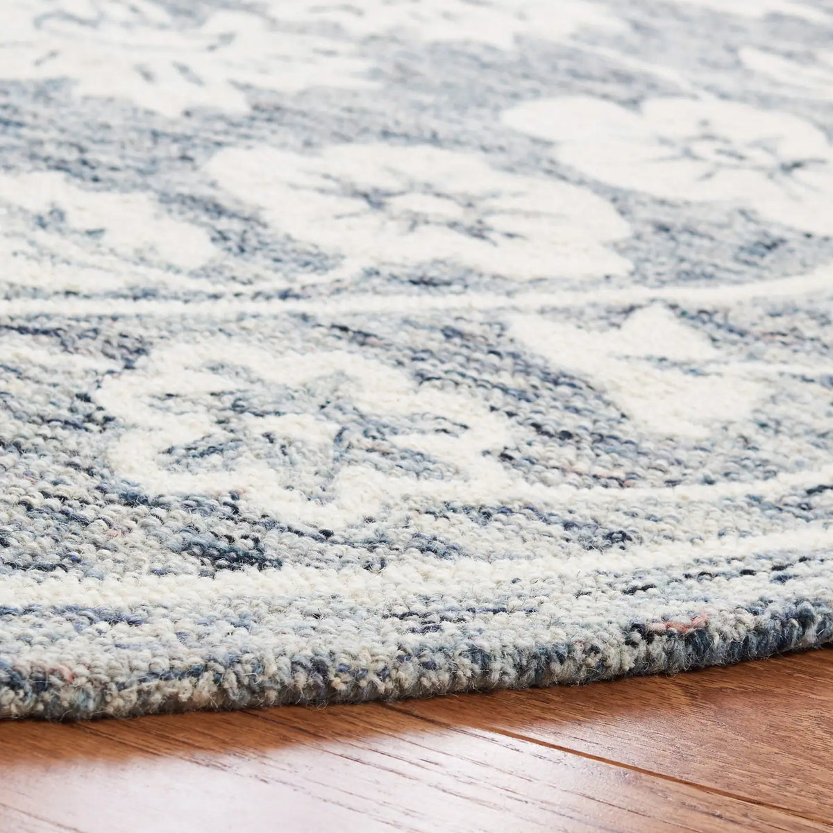 Safavieh Capri 7'-0" x 7'-0" Rug in Blue / Ivory