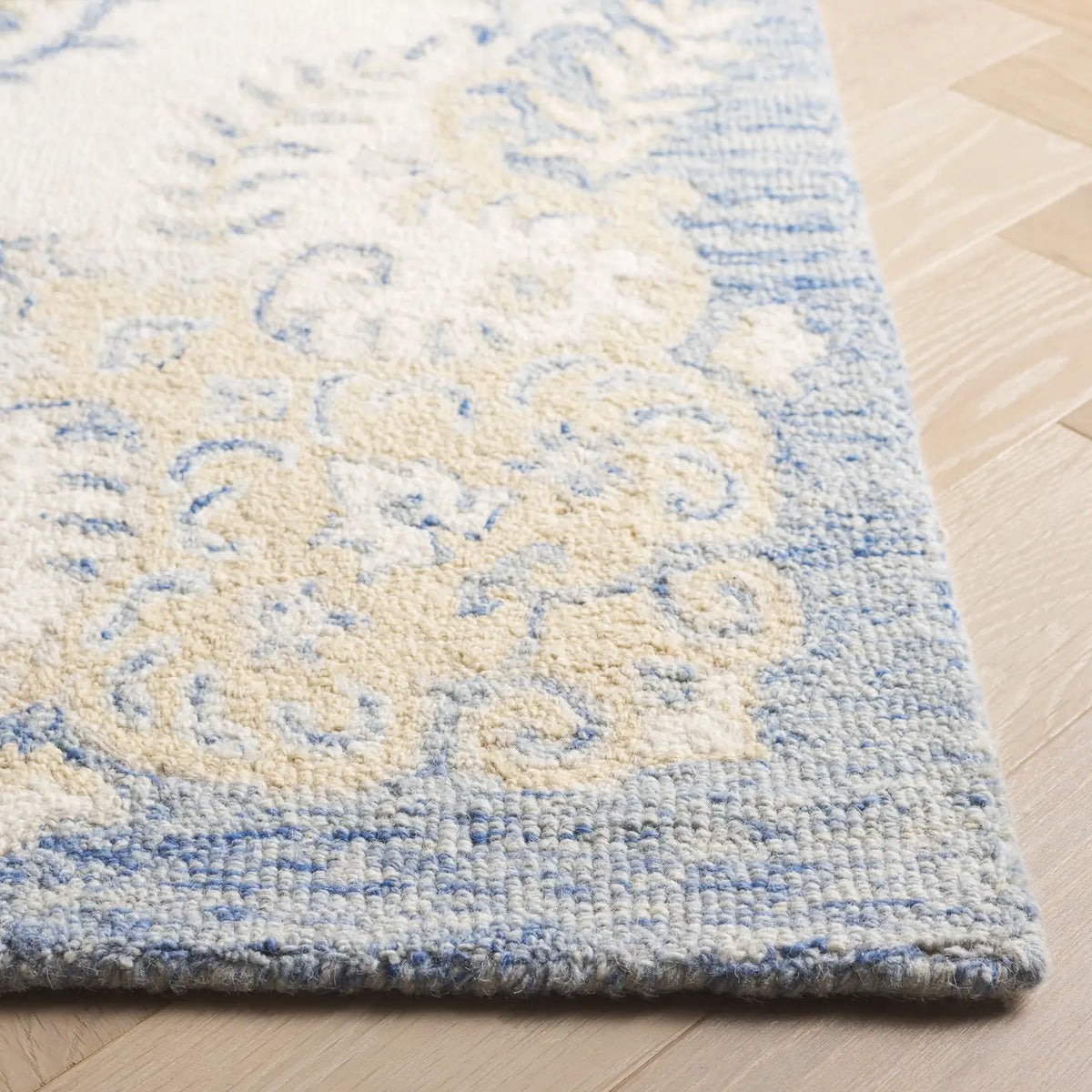 Safavieh Ebony 4'-0" x 6'-0" Rug in Blue / Ivory