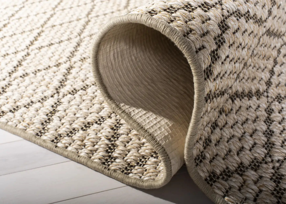 Safavieh Palm Beach 5'-0" x 8'-0" Rug in Beige / Brown