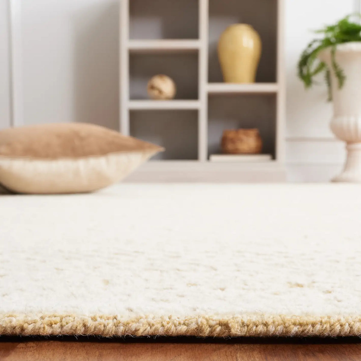 Safavieh Textural 4'-0" x 6'-0" Rug in Gold / Ivory