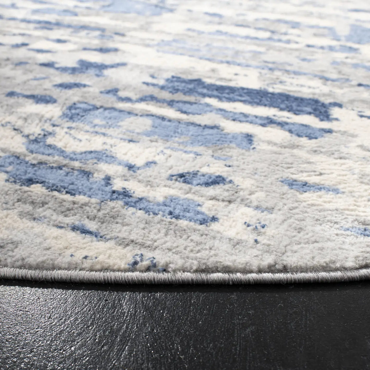Safavieh Jasper 100 5'-0" x 5'-0" Rug in Ivory / Blue