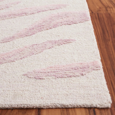 Safavieh Ebony 4'-0" x 6'-0" Rug in Pink / Ivory