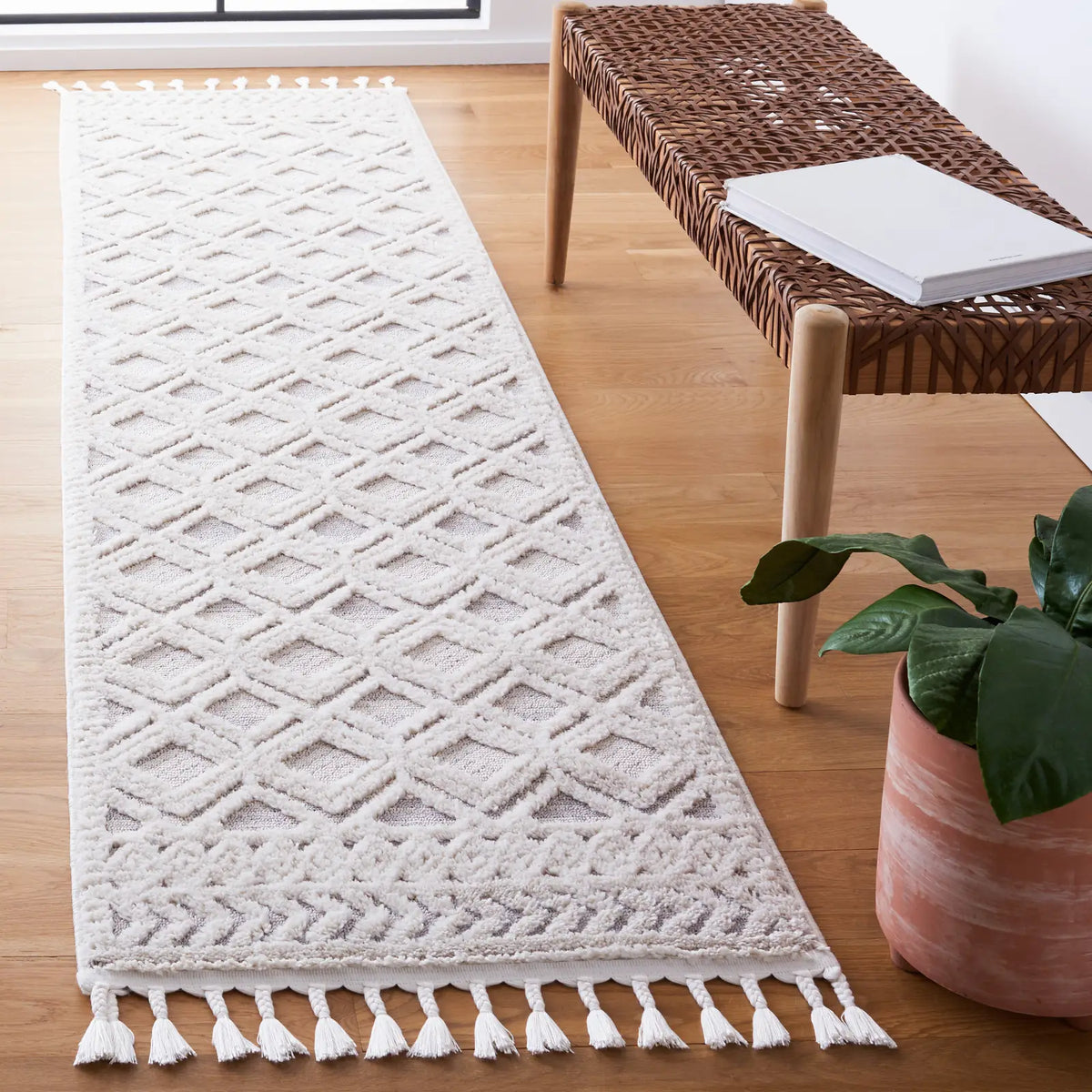 Safavieh Marrakesh 2'-2" x 8'-0" Rug in Beige / Grey