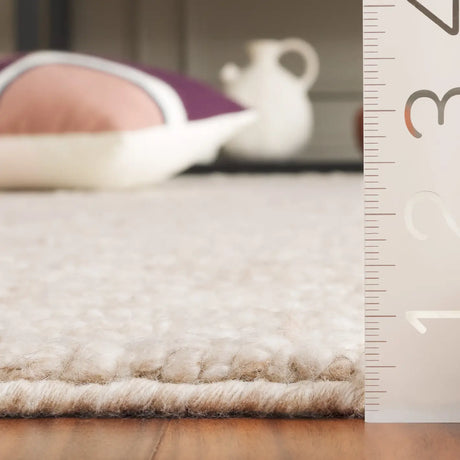 Safavieh Natura 4'-0" x 6'-0" Rug in Ivory / Beige