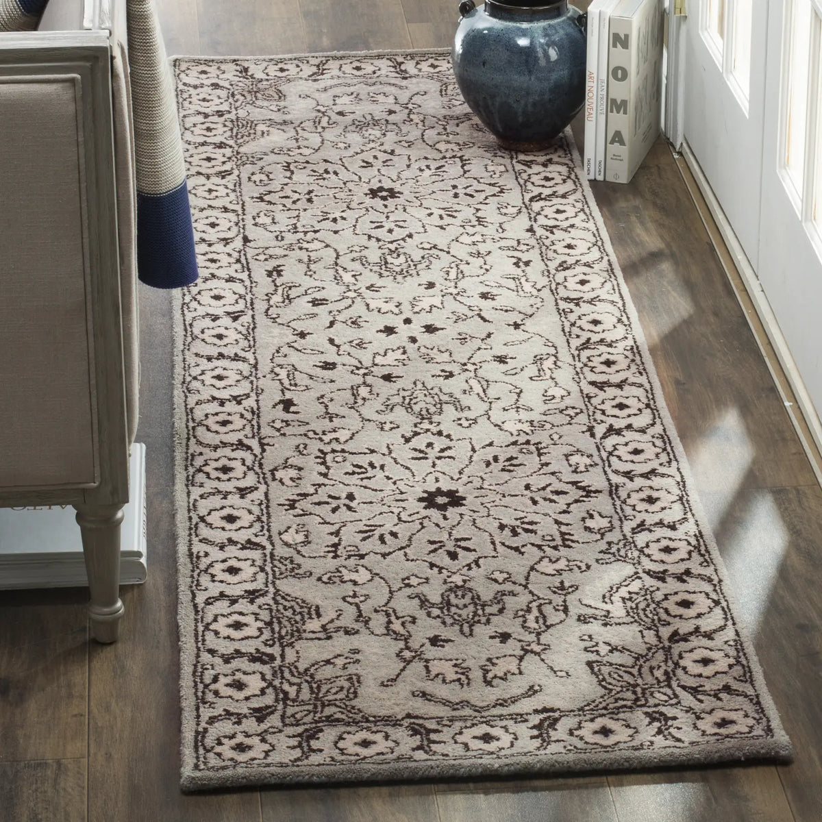 Safavieh Antiquity 2'-3" x 8'-0" Rug in Grey / Beige