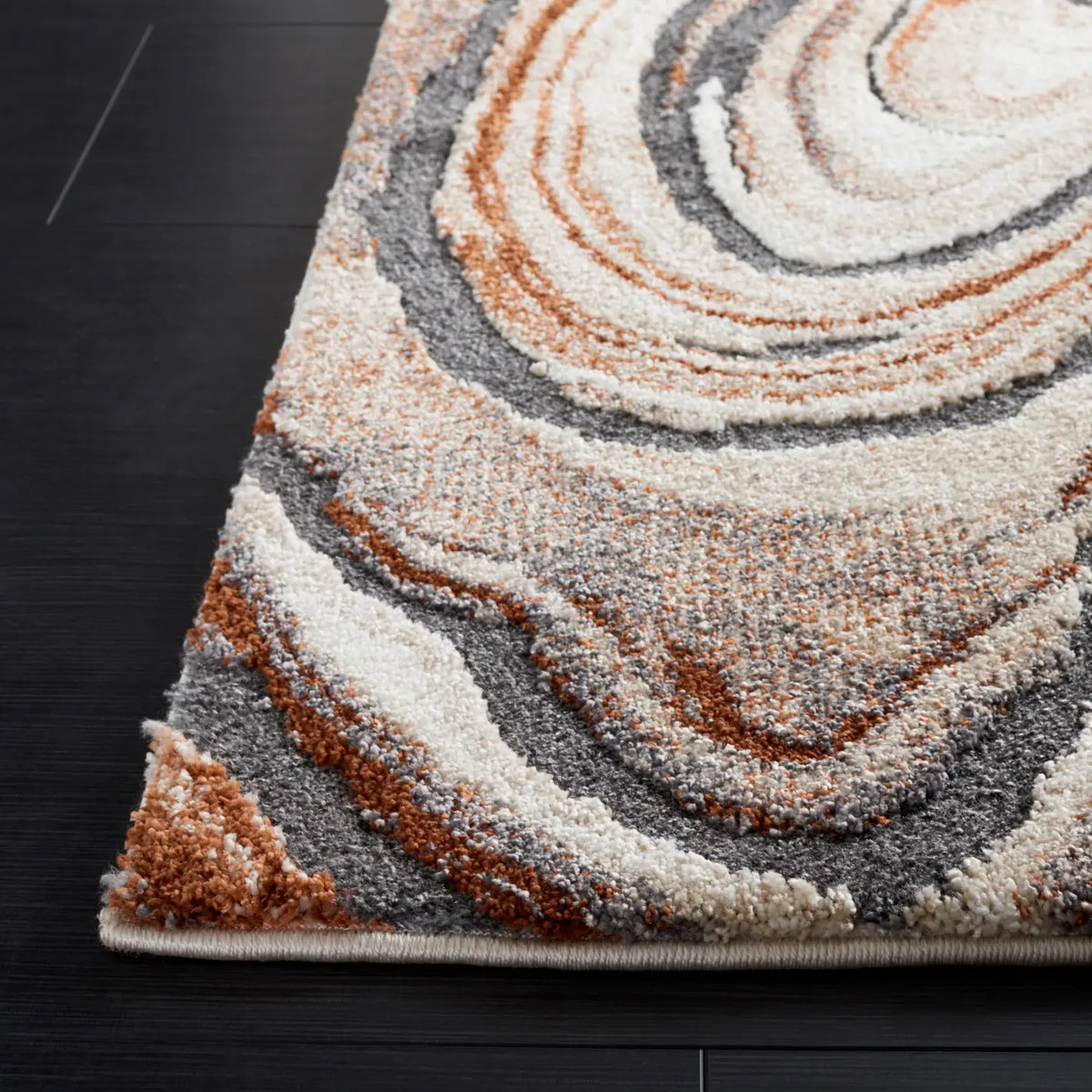 Safavieh Cyrus Shag 4'-5" x 6'-5" Rug in Beige / Rust