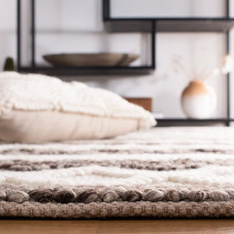 Safavieh Natura 4'-0" x 6'-0" Rug in Ivory / Grey