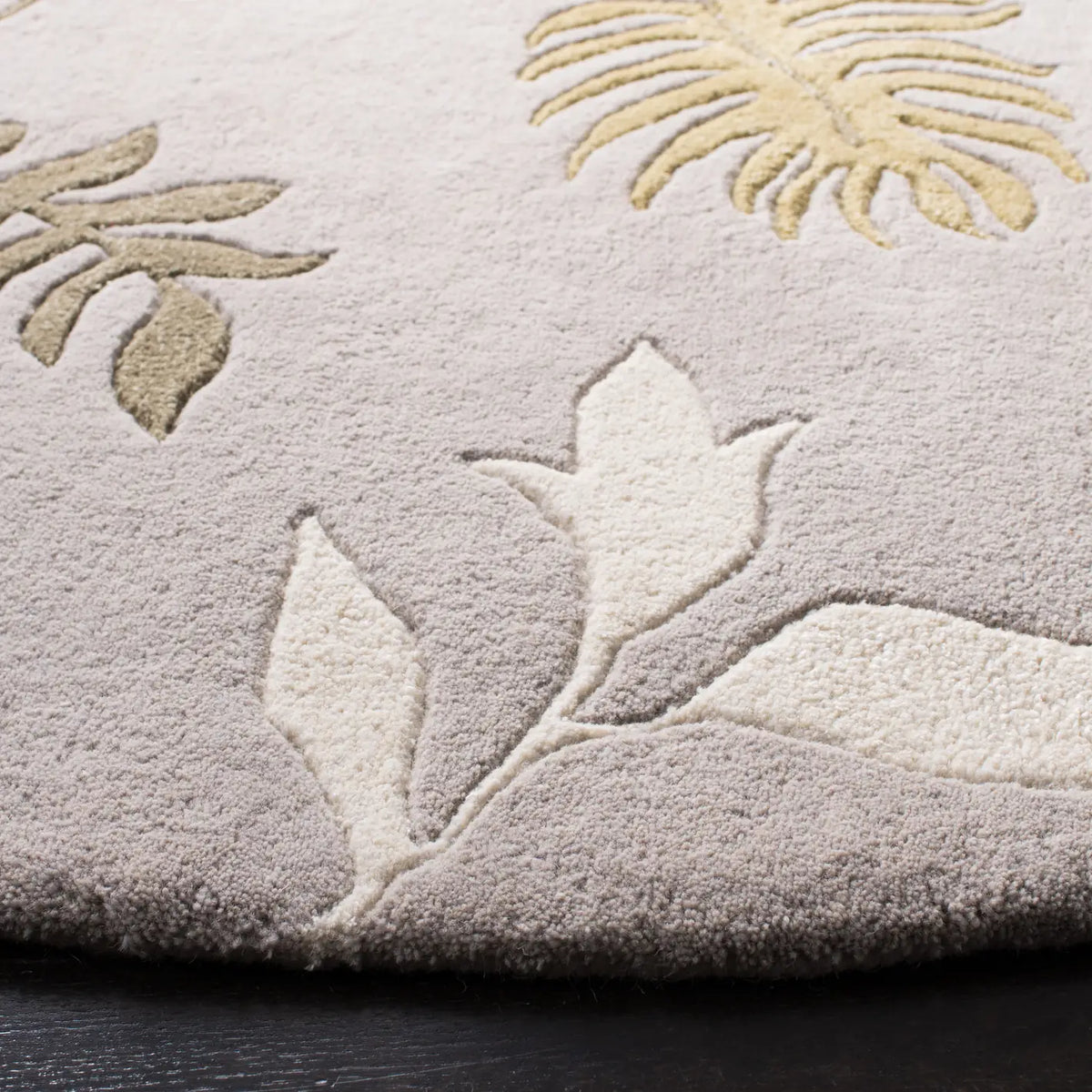 Safavieh Soho 6'-0" x 6'-0" Rug in Light Grey