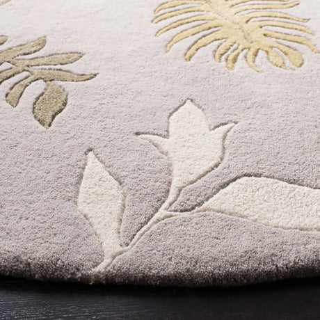 Safavieh Soho 6'-0" x 6'-0" Rug in Light Grey