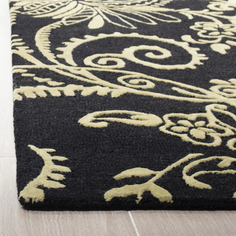 Safavieh Soho 3'-6" x 5'-6" Rug in Black / Green
