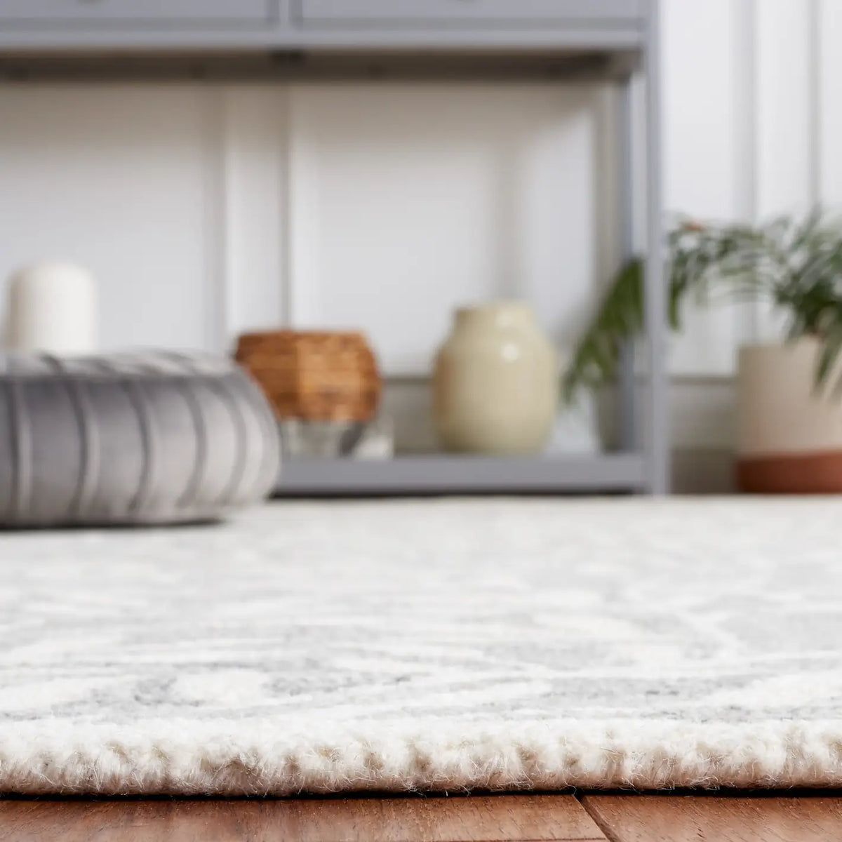 Safavieh Jardin 4'-0" x 6'-0" Rug in Grey / Ivory