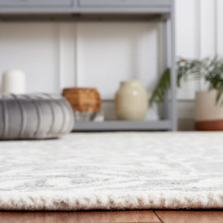 Safavieh Jardin 4'-0" x 6'-0" Rug in Grey / Ivory