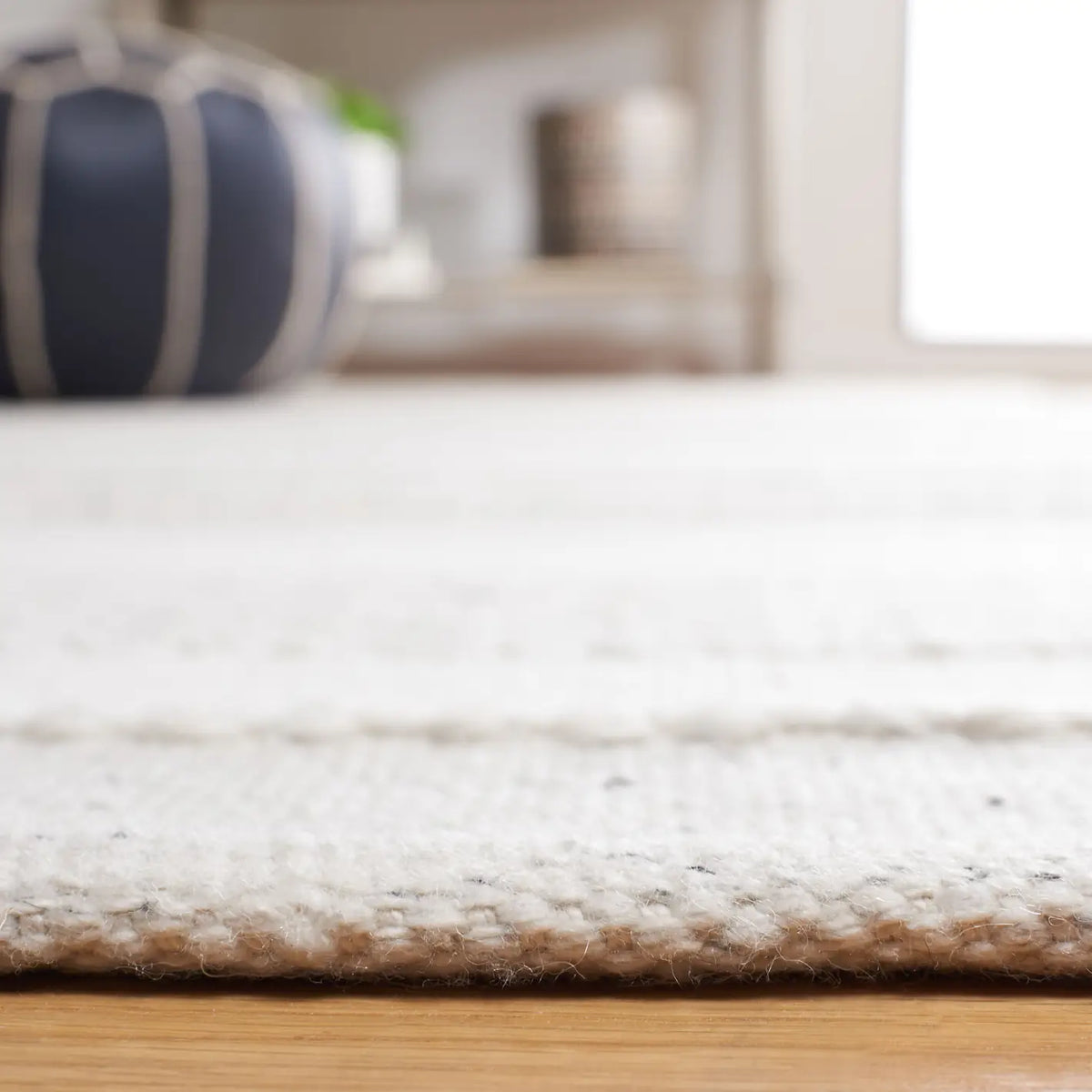 Safavieh Kilim 4'-0" x 6'-0" Rug in Ivory / Grey