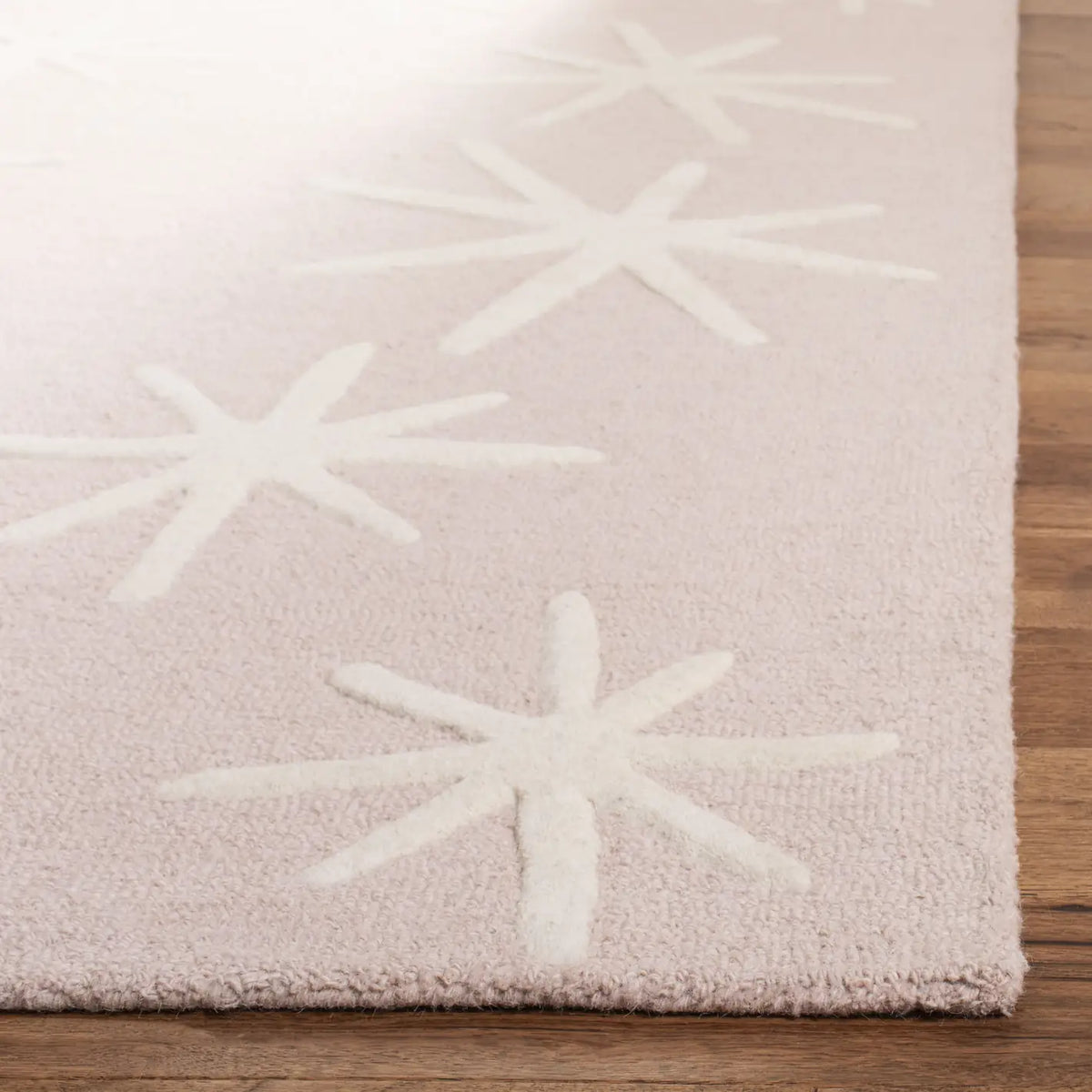 Safavieh Safavieh Kids 5'-0" x 7'-0" Rug in Pink / Ivory