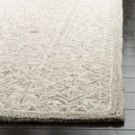 Safavieh Micro-Loop 5'-0" x 8'-0" Rug in Silver / Ivory