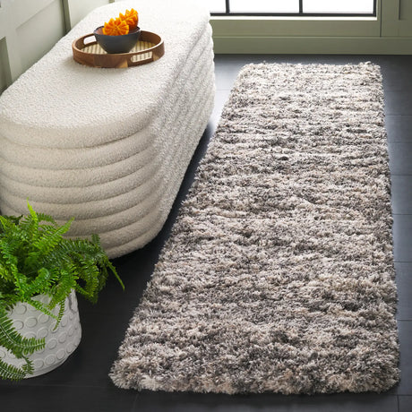 Safavieh Iceland Shag 2'-0" x 6'-0" Rug in Grey / Dark Grey
