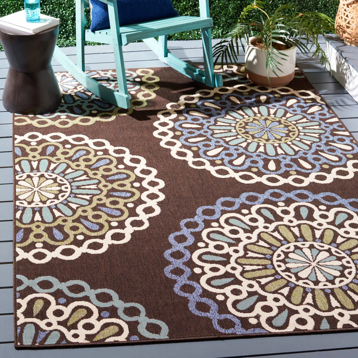Safavieh Veranda 5'-3" x 7'-7" Rug in Chocolate / Blue