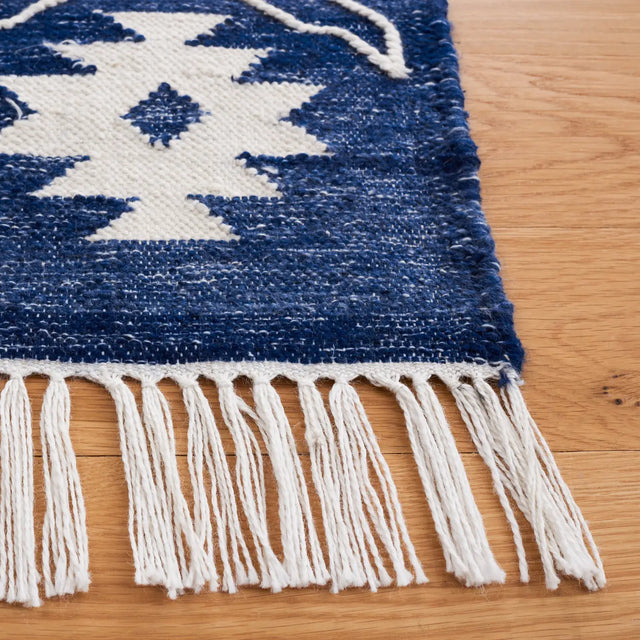 Safavieh Kilim 4'-0" x 6'-0" Rug in Navy / Ivory