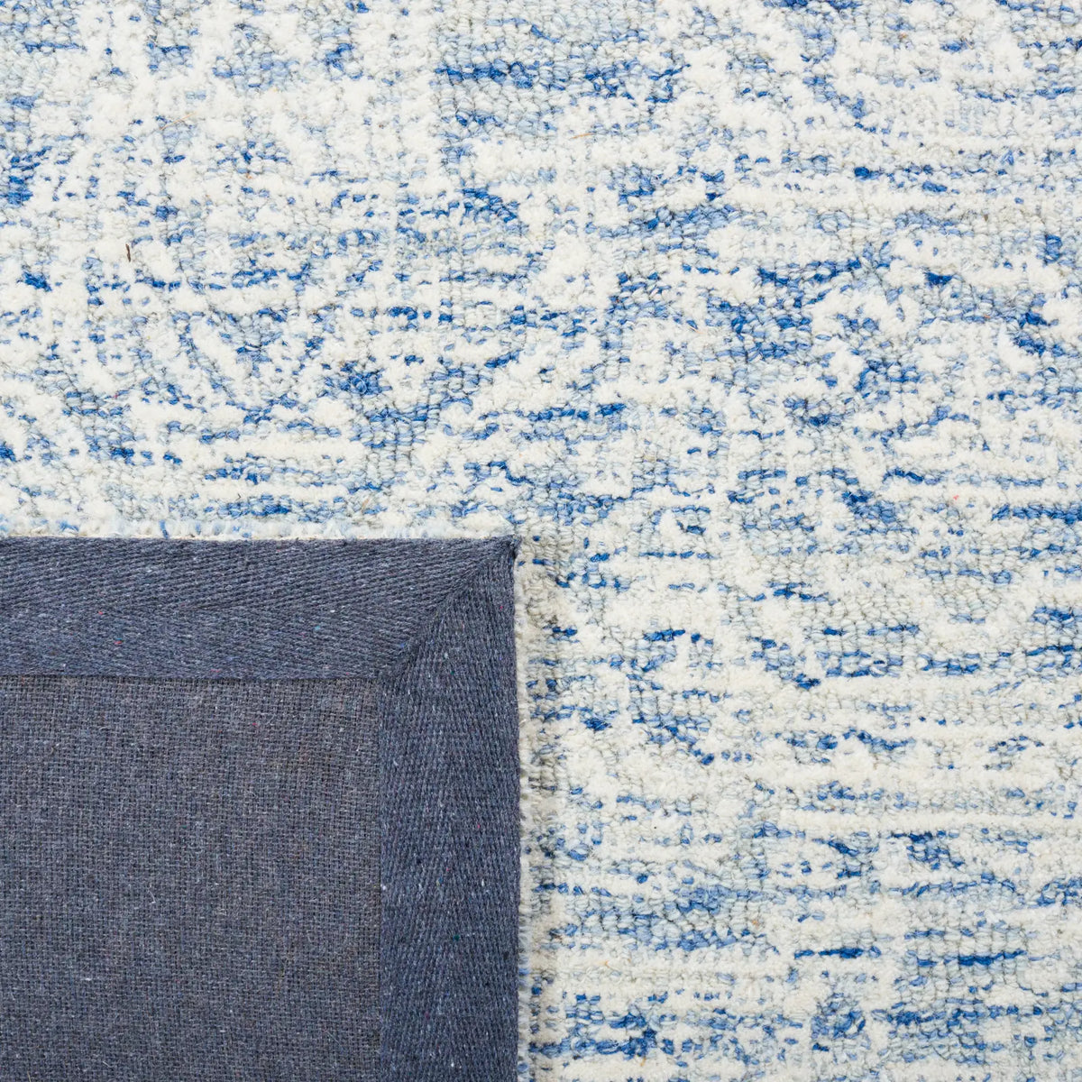 Safavieh Roslyn 4'-0" x 6'-0" Rug in Blue / Ivory