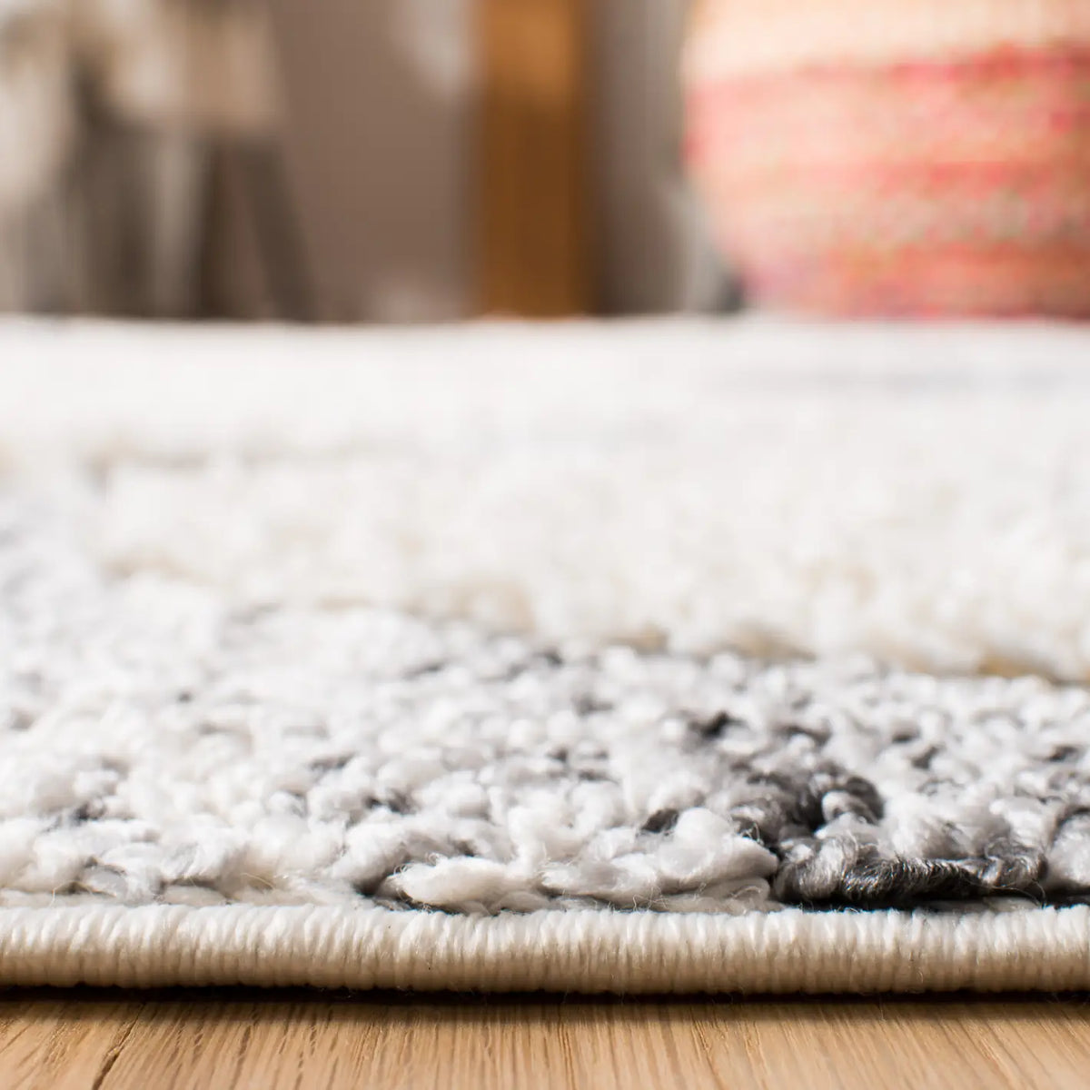 Safavieh Moroccan Tassel Shag 4'-0" x 6'-0" Rug in Grey / Ivory