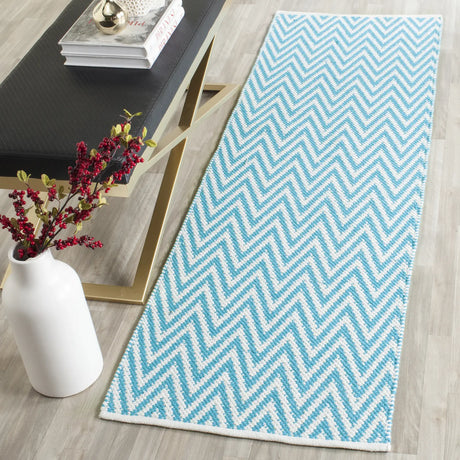 Safavieh Montauk 2'-3" x 7'-0" Rug in Turquoise / Ivory