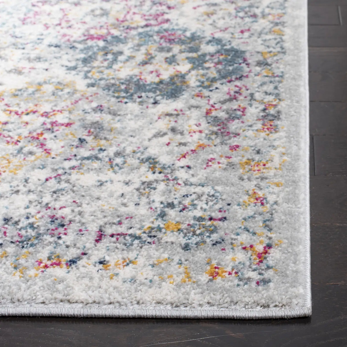 Safavieh Madison 4'-0" x 6'-0" Rug in Grey / Gold
