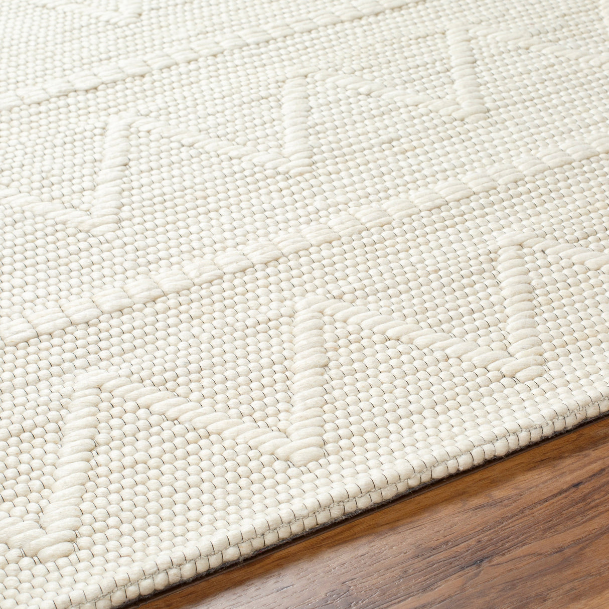 Surya Empoli Epo-2305 Off-White, Light Silver Rug.