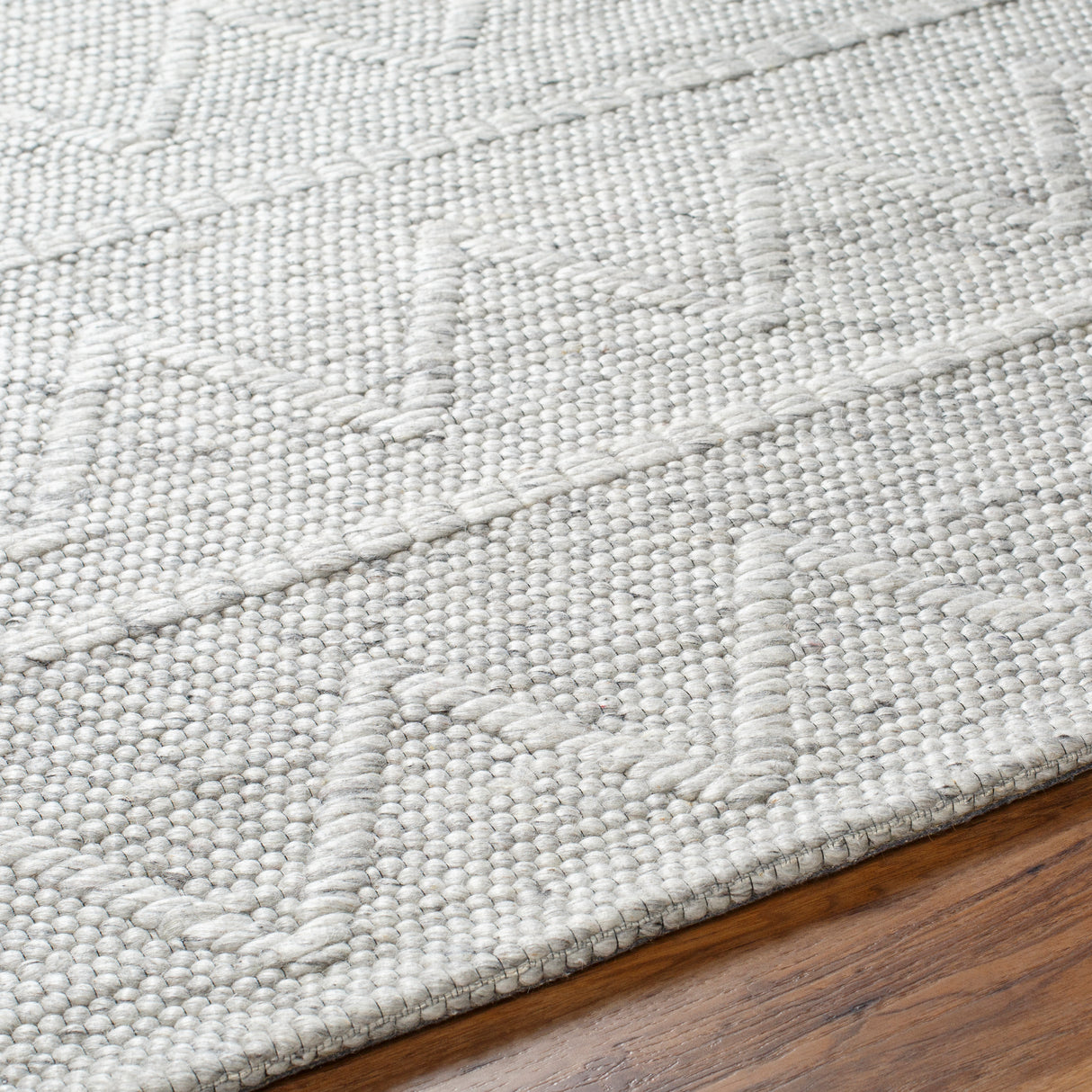Surya Empoli Epo-2307 Silver, Light Grey Rug.