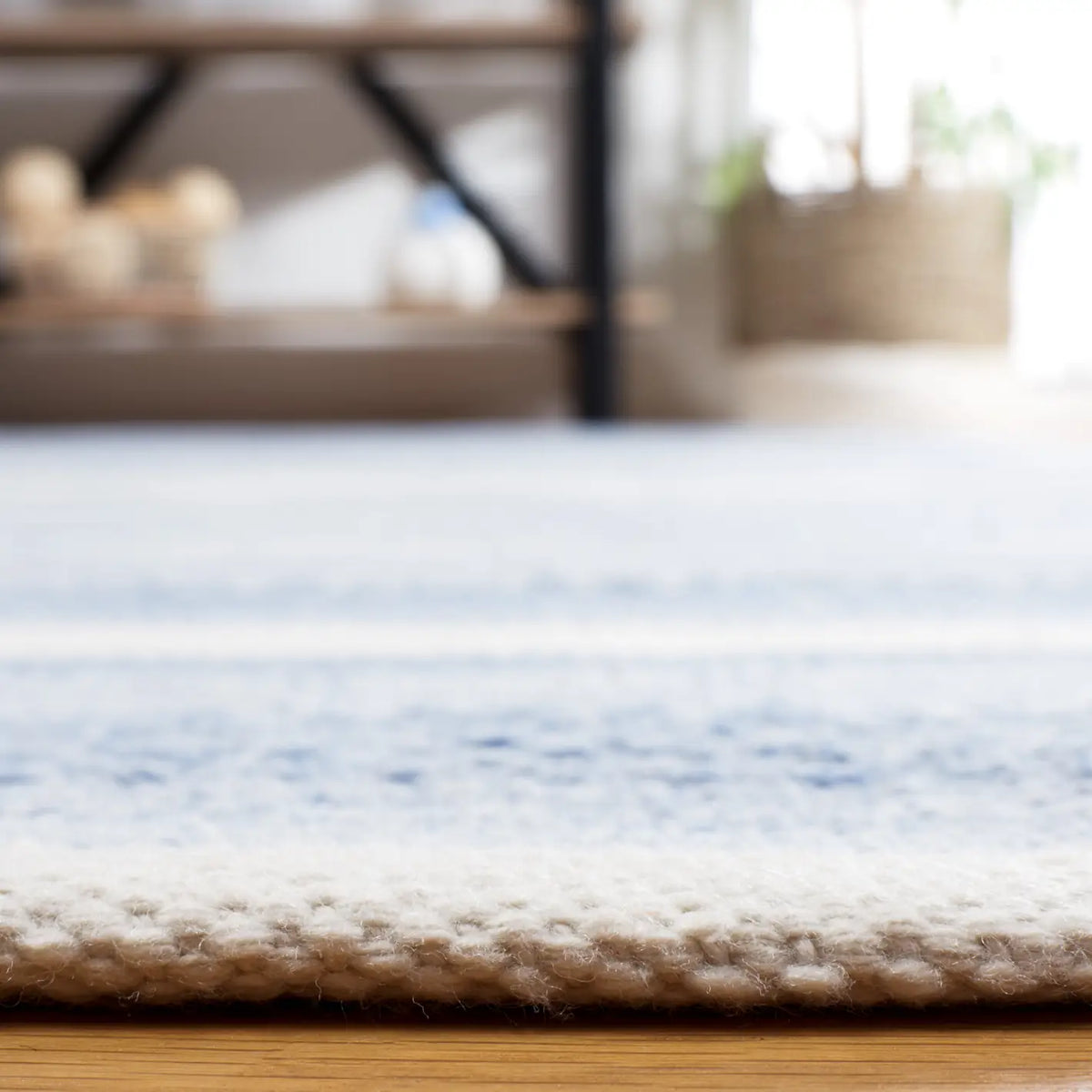 Safavieh Striped Kilim 4'-0" x 6'-0" Rug in Blue / Ivory