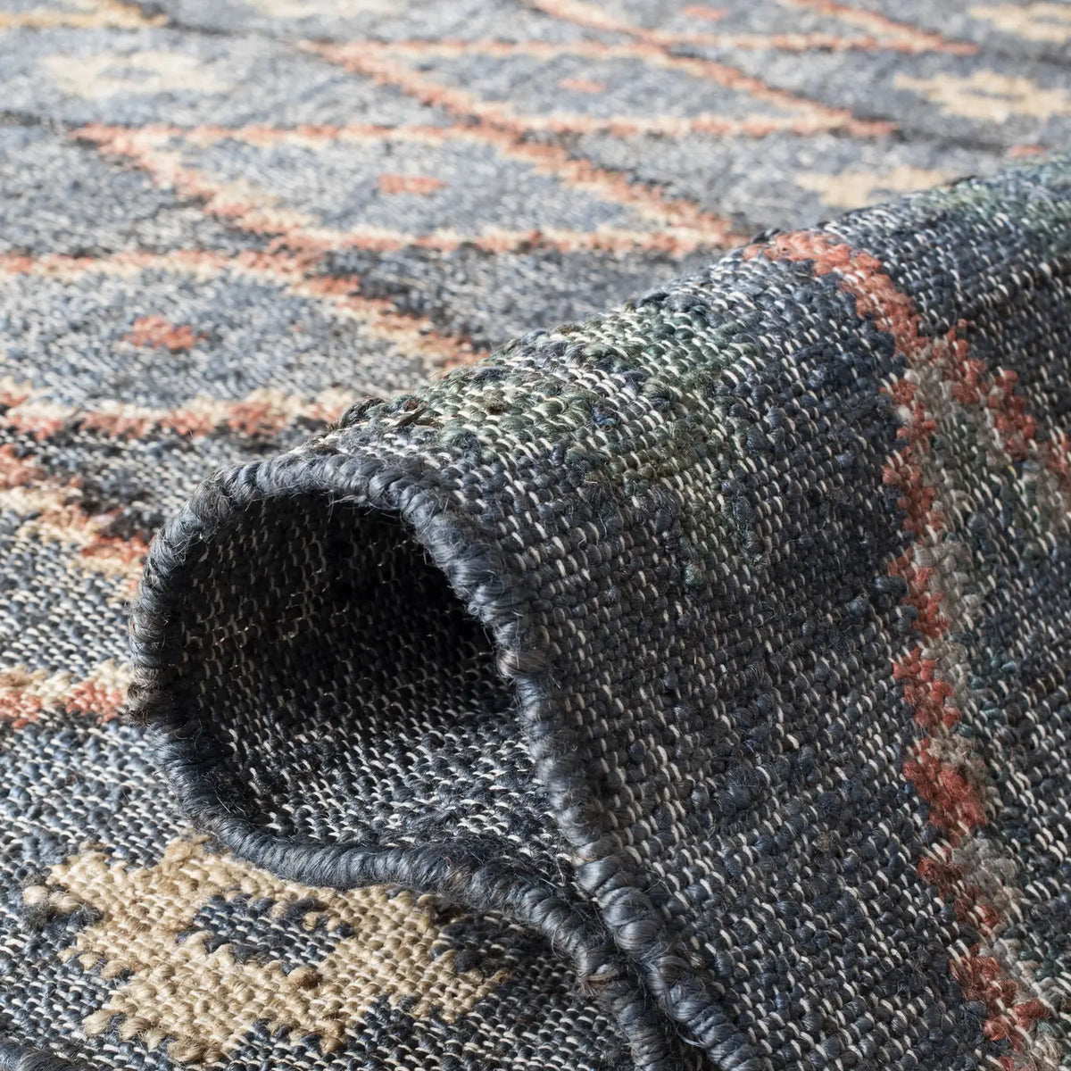 Safavieh Kilim 4'-0" x 6'-0" Rug in Charcoal / Gold