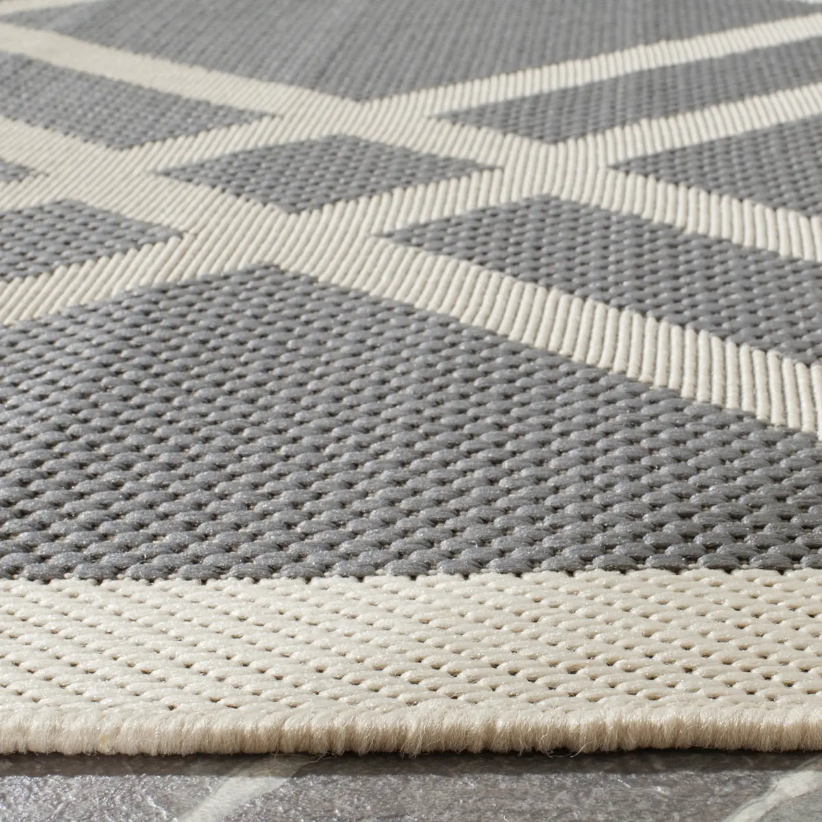 Safavieh Courtyard 6'-7" x 9'-6" Rug in Anthracite / Beige