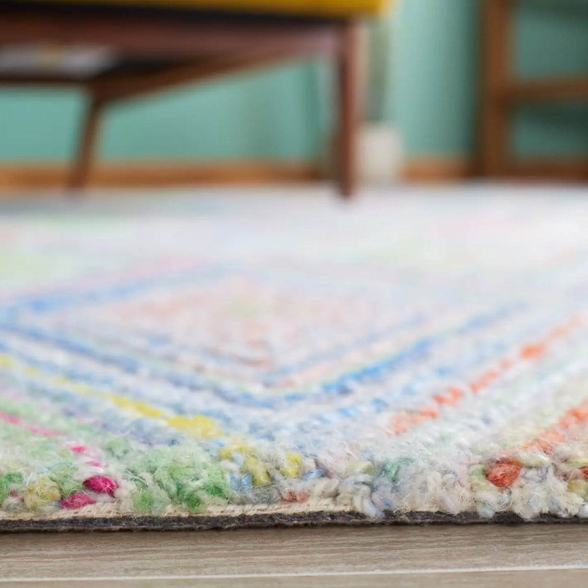 Safavieh Metro 4'-0" x 6'-0" Rug in Blue / Green