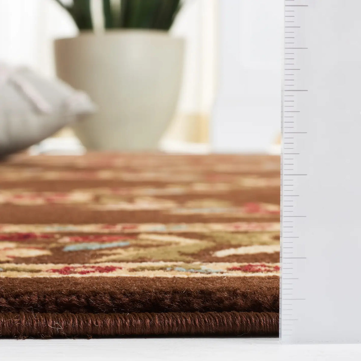 Safavieh Lyndhurst 5'-3" x 7'-6" Rug in Brown / Brown