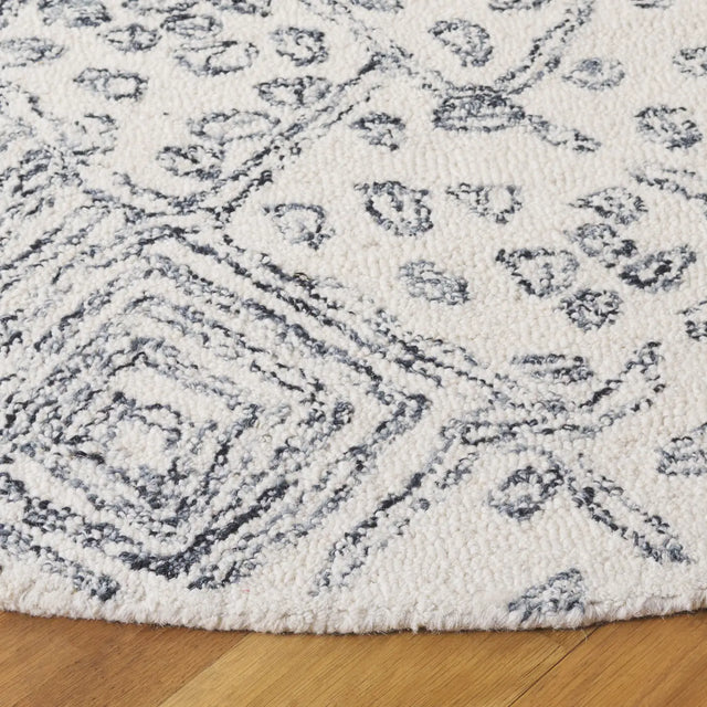 Safavieh Ebony 6'-0" x 6'-0" Rug in Ivory / Grey